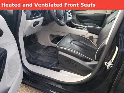 2023 Chrysler Pacifica, $30550. Photo 8