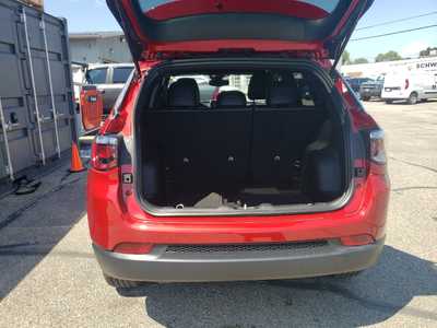 2025 Jeep Compass, $27612. Photo 7