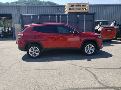 2025 Jeep Compass, $27612. Photo 9
