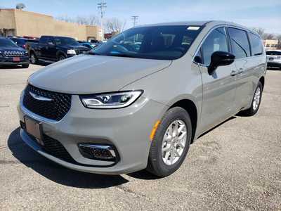 2025 Chrysler Pacifica, $44220. Photo 12