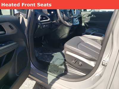 2025 Chrysler Pacifica, $44220. Photo 7