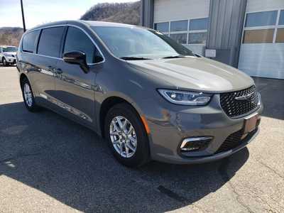 2025 Chrysler Pacifica, $44220. Photo 1