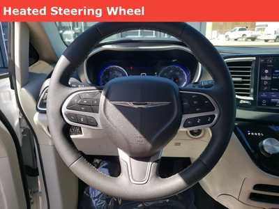 2023 Chrysler Pacifica, $25750. Photo 6