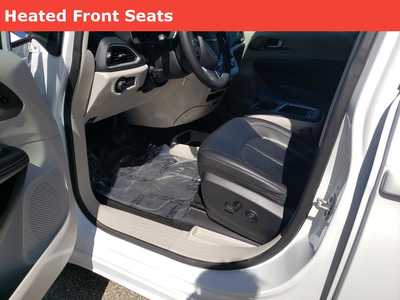2023 Chrysler Pacifica, $25750. Photo 7