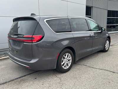 2023 Chrysler Pacifica, $24450. Photo 3