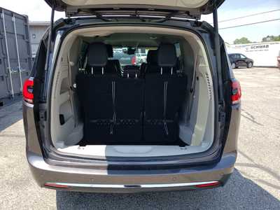 2023 Chrysler Pacifica, $24450. Photo 5