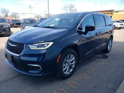 2025 Chrysler Pacifica, $42635. Photo 10