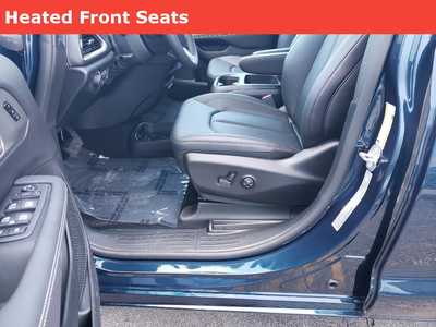2025 Chrysler Pacifica, $42635. Photo 6