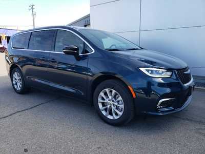 2025 Chrysler Pacifica, $42635. Photo 1