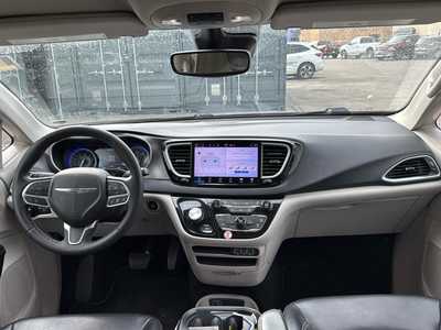 2023 Chrysler Pacifica, $25250. Photo 3