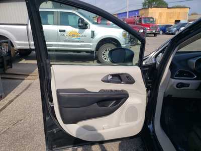 2023 Chrysler Pacifica, $24450. Photo 8