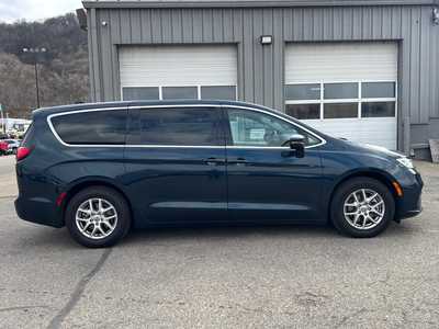 2023 Chrysler Pacifica, $24450. Photo 2