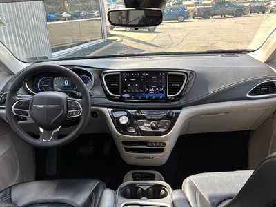 2023 Chrysler Pacifica, $24999. Photo 3