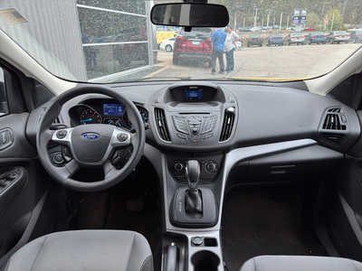2014 Ford Escape, $6990. Photo 3