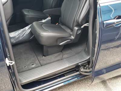 2025 Chrysler Pacifica, $41114. Photo 12