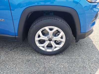 2025 Jeep Compass, $28407. Photo 9