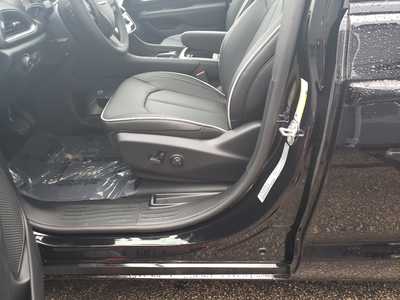 2025 Chrysler Pacifica, $50749. Photo 11