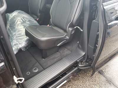 2025 Chrysler Pacifica, $50749. Photo 12