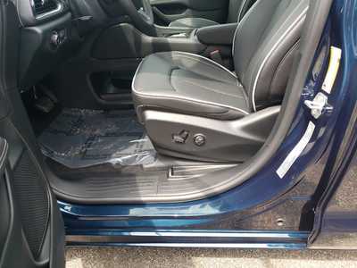 2025 Chrysler Pacifica, $51244. Photo 11