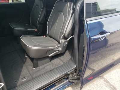 2025 Chrysler Pacifica, $51244. Photo 12