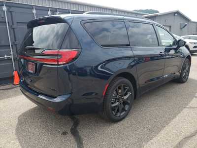 2025 Chrysler Pacifica, $51244. Photo 7