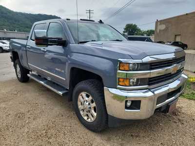 2015 Chevrolet 3500 Crew Cab, $26850. Photo 2