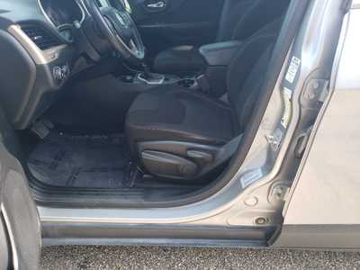2017 Jeep Cherokee, $12990. Photo 11