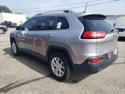 2017 Jeep Cherokee, $12990. Photo 4
