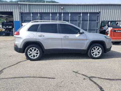 2017 Jeep Cherokee, $12990. Photo 8