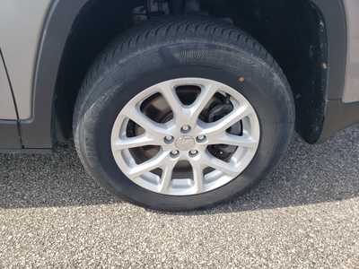 2017 Jeep Cherokee, $12990. Photo 9