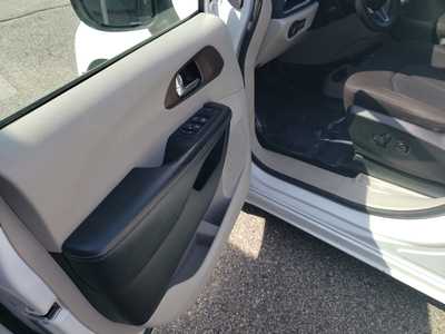 2023 Chrysler Voyager, $19950. Photo 10