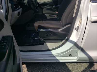 2023 Chrysler Voyager, $19950. Photo 11