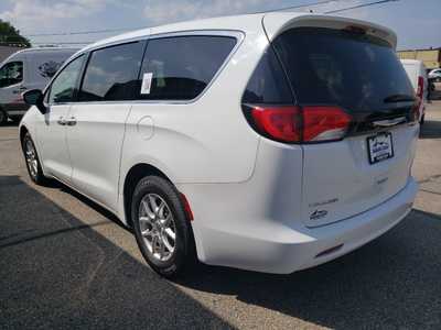 2023 Chrysler Voyager, $19950. Photo 4