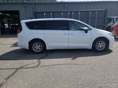 2023 Chrysler Voyager, $19950. Photo 7