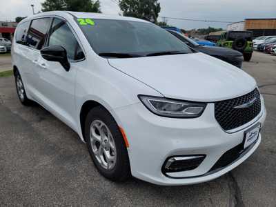 2024 Chrysler Pacifica, $42990. Photo 2