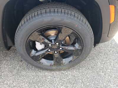 2025 Jeep Grand Cherokee, $50817. Photo 9