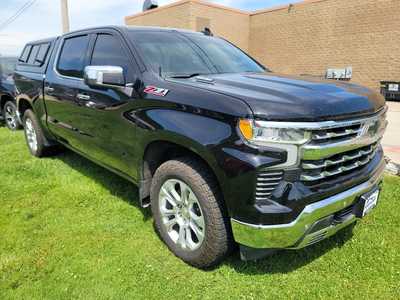 2022 Chevrolet 1500 Crew Cab, $38990. Photo 2