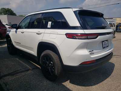 2025 Jeep Grand Cherokee, $42939. Photo 4