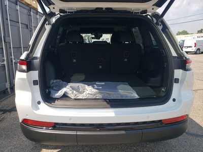 2025 Jeep Grand Cherokee, $42939. Photo 6