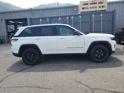 2025 Jeep Grand Cherokee, $42939. Photo 8