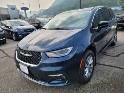 2025 Chrysler Pacifica, $45972. Photo 2