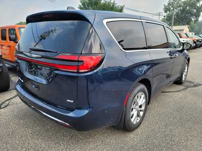 2025 Chrysler Pacifica, $45972. Photo 3