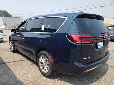 2025 Chrysler Pacifica, $45297. Photo 4