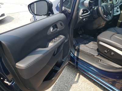 2025 Chrysler Pacifica, $45297. Photo 9