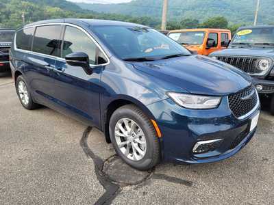 2025 Chrysler Pacifica, $45972. Photo 1