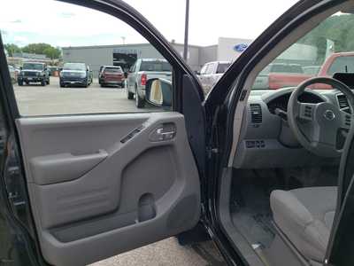 2017 Nissan Frontier, $15490. Photo 10