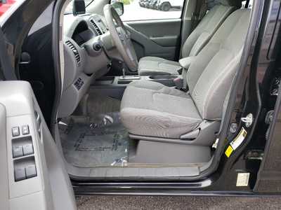 2017 Nissan Frontier, $15490. Photo 11