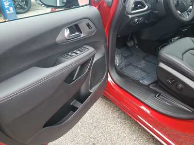 2026 Chrysler Pacifica, $44450. Photo 10