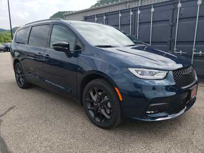 2025 Chrysler Pacifica, $52585. Photo 1