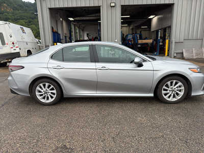 2021 Toyota Camry, $22990. Photo 2